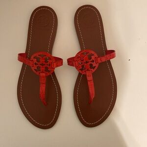 NEVER BEEN WORN red leather Tory Burches 8 1/2